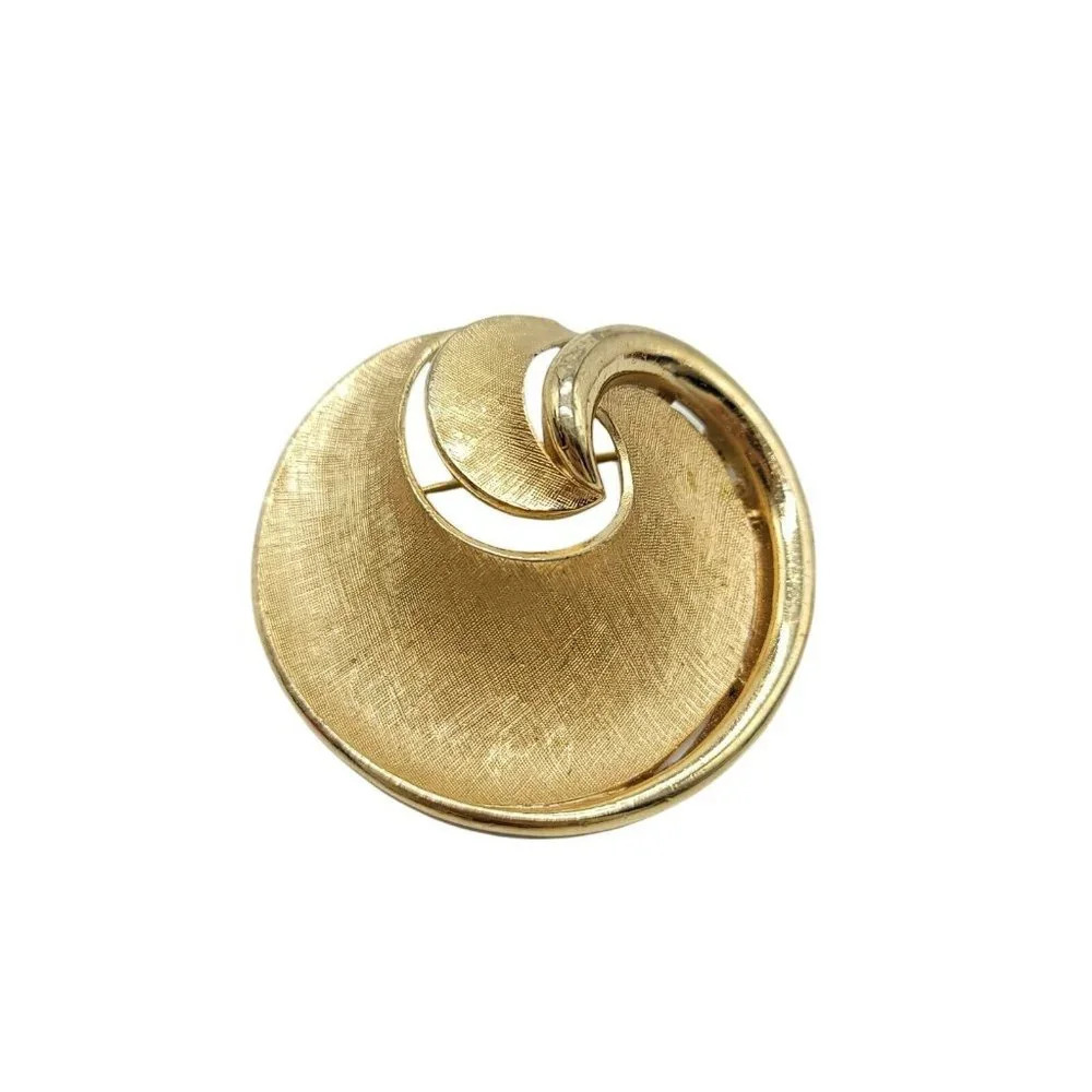 Crown Trifari Modernist Textured Swirl Vintage Mid Century Gold Tone Brooch